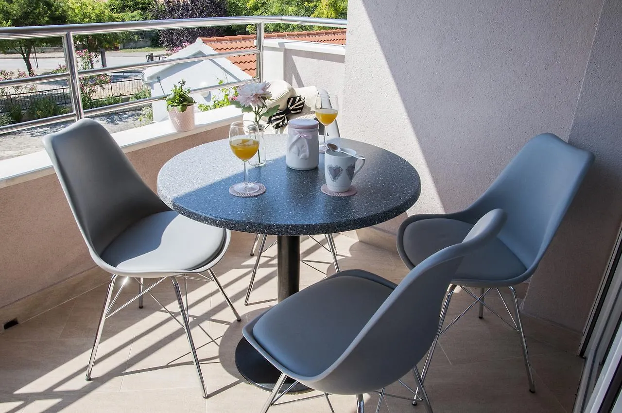 Apartments Tony Biograd Na Moru 0*,  Croacia