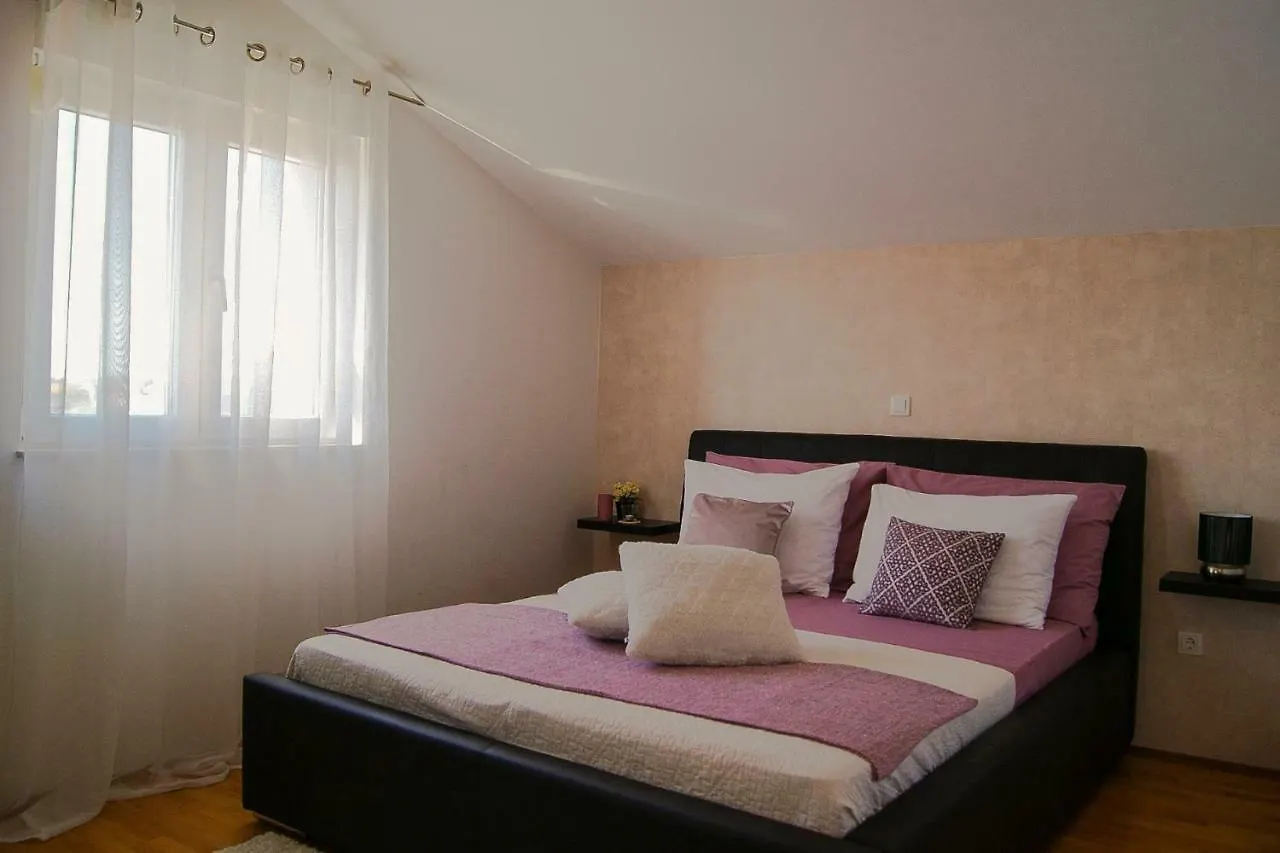 Apartments Tony Biograd Na Moru