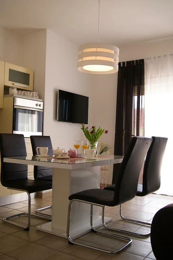 Apartments Tony Biograd Na Moru