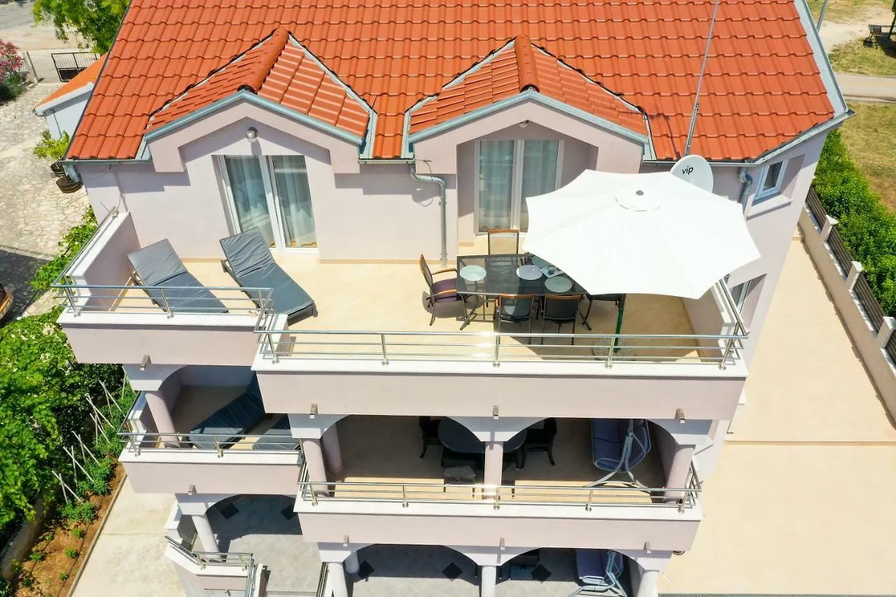 Apartments Tony Biograd Na Moru