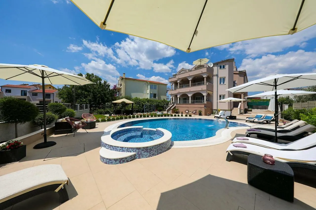 Apartments Tony Biograd Na Moru 0*,