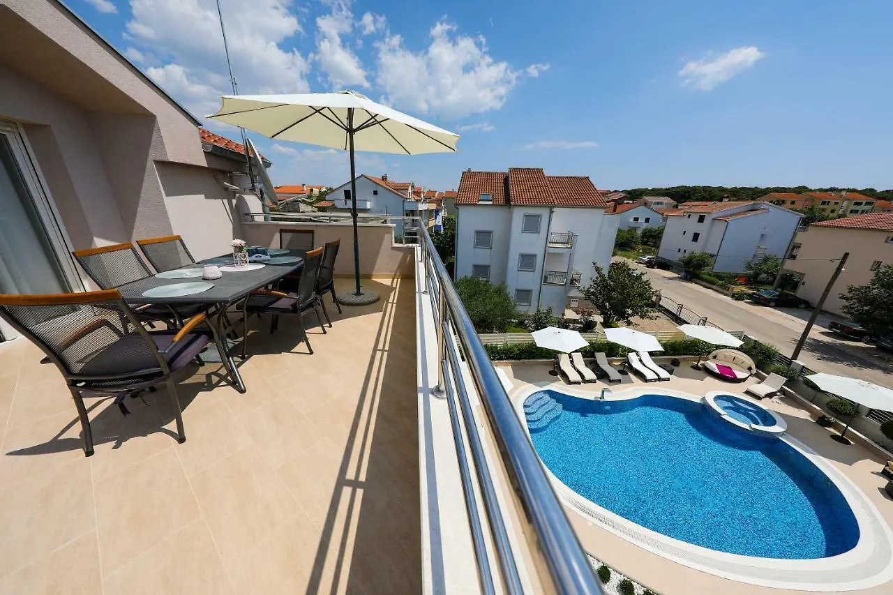 Apartments Tony Biograd Na Moru