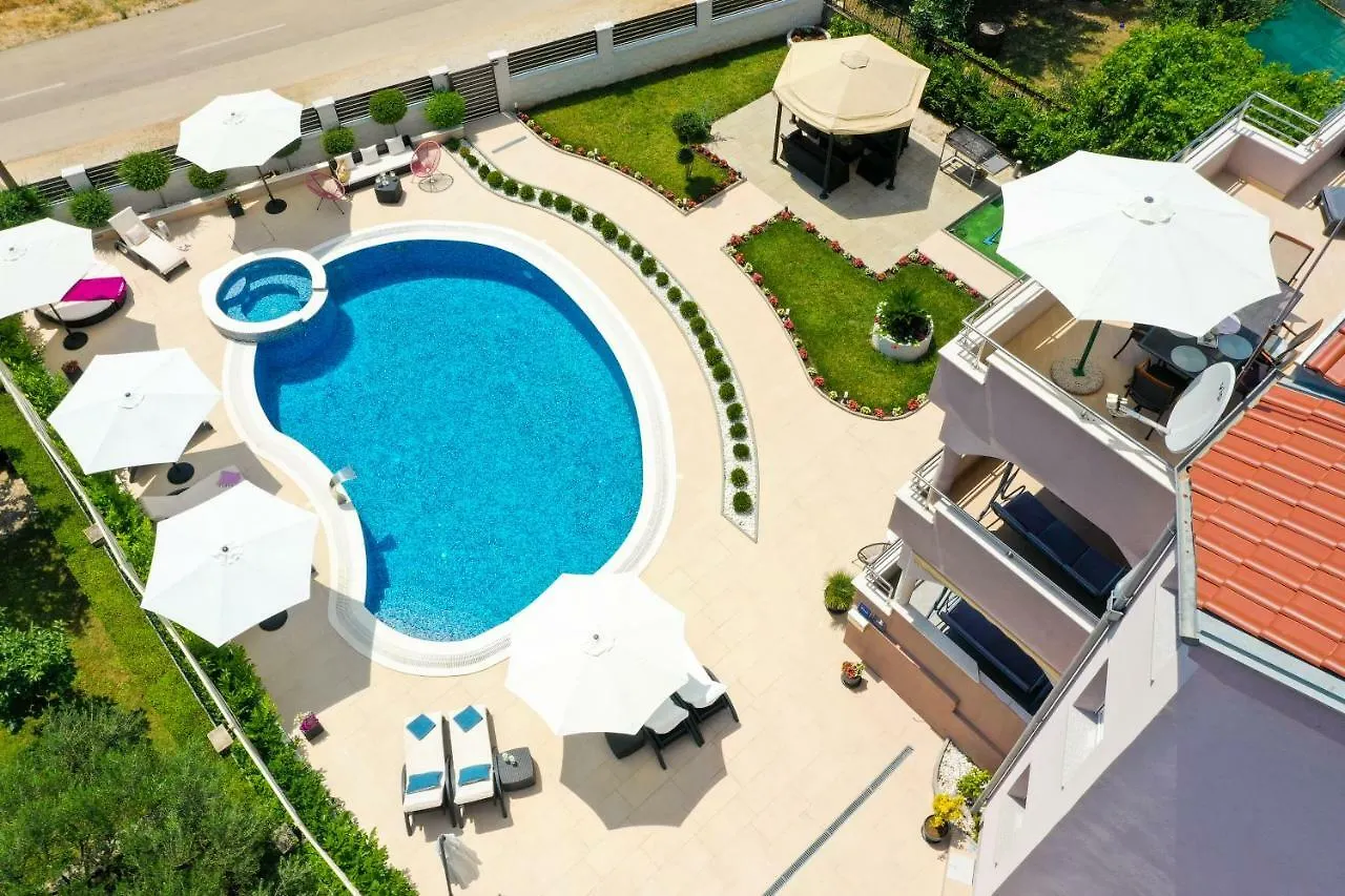 Apartments Tony Biograd Na Moru