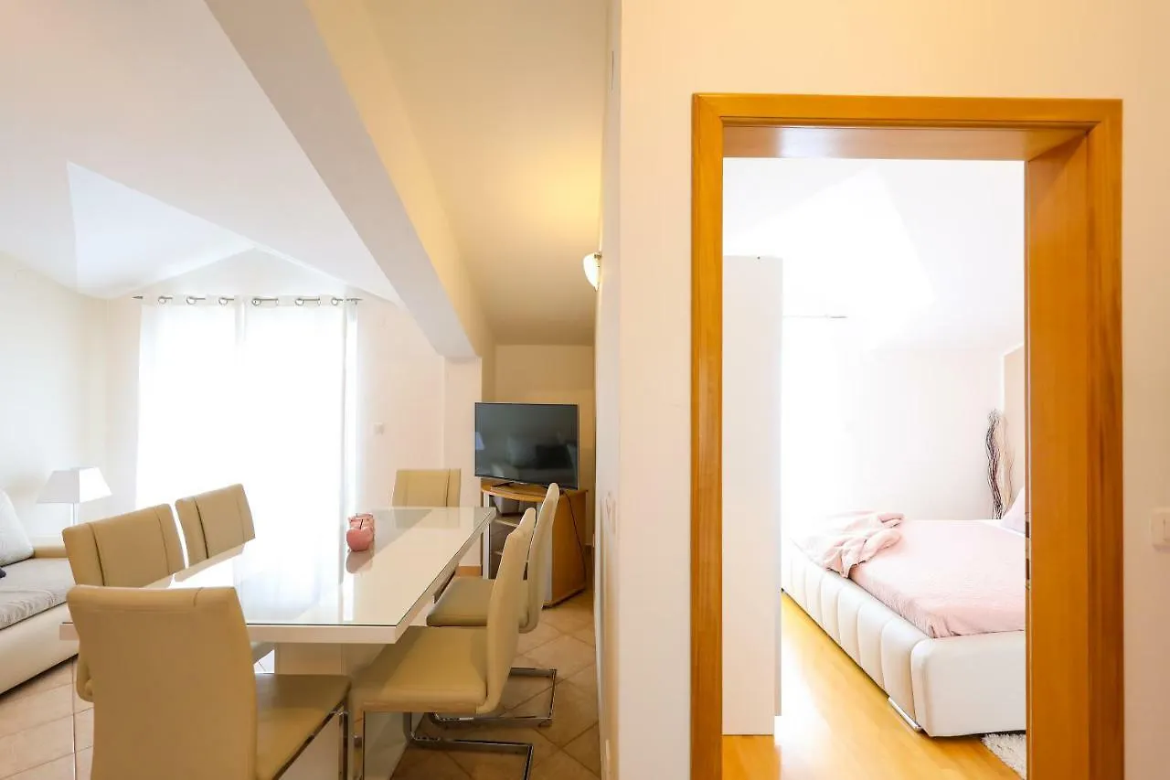 Apartments Tony Biograd Na Moru