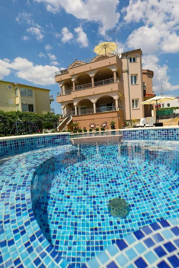 Apartments Tony Biograd Na Moru